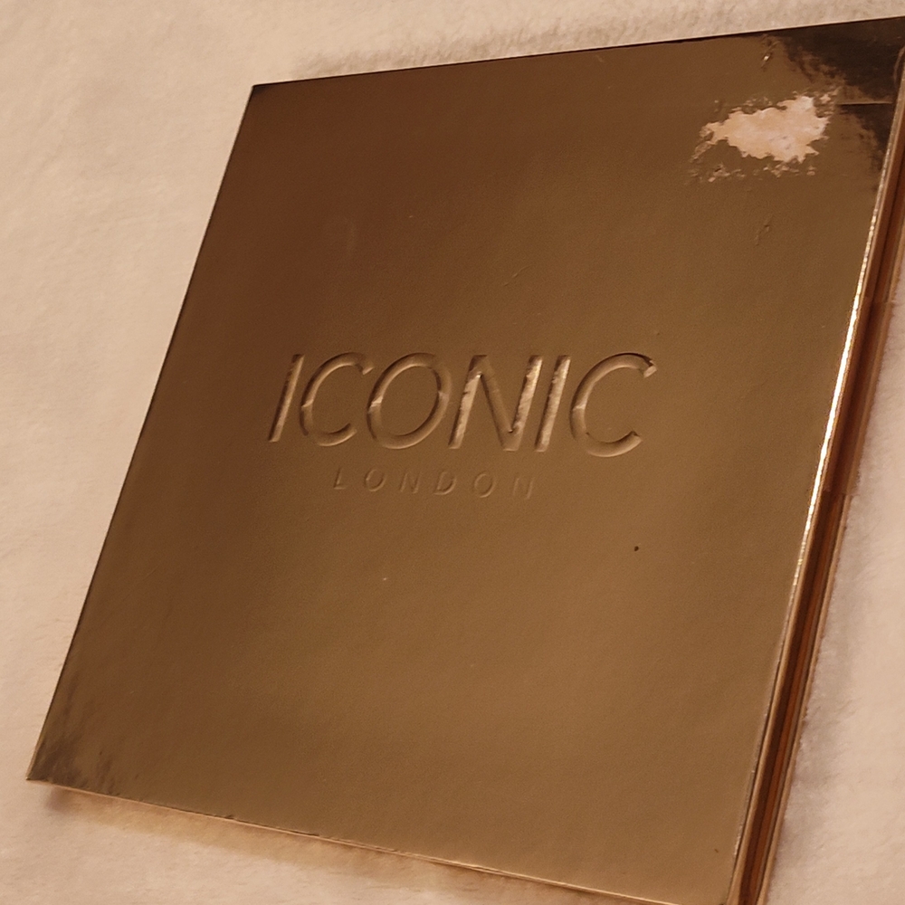 Iconic London Gold Home Accent